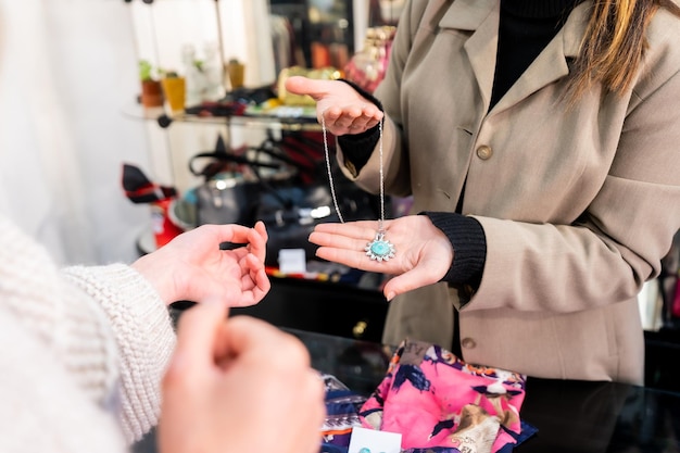 Gdzie warto sprzedawać biżuterię hand made?