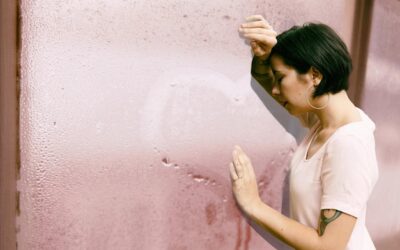 Jak kreatywnie ozdobić ścianę malując szablonem?