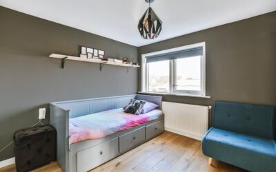 Jak sprytnie zaprojektować bardzo mały pokój i wykorzystać każdy centymetr?