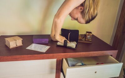 Jak stylowo zaaranżować przestrzeń na komodzie?