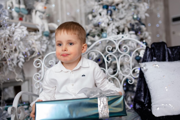 Jak wybrać prezent na chrzest dla chłopca, który ucieszy i rodziców?