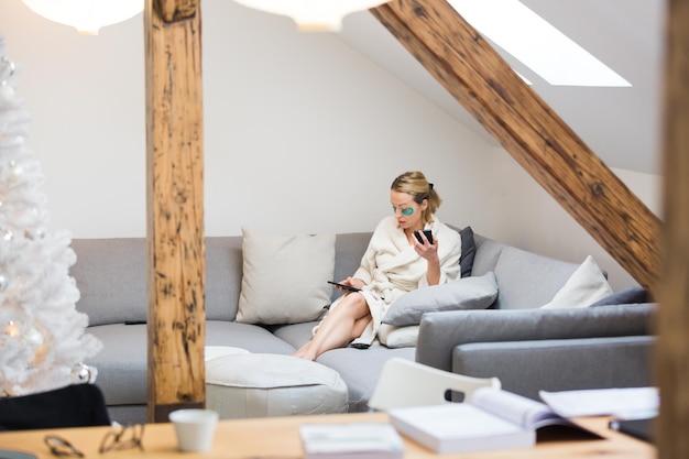 Skandynawski minimalizm w salonie - jak go osiągnąć?