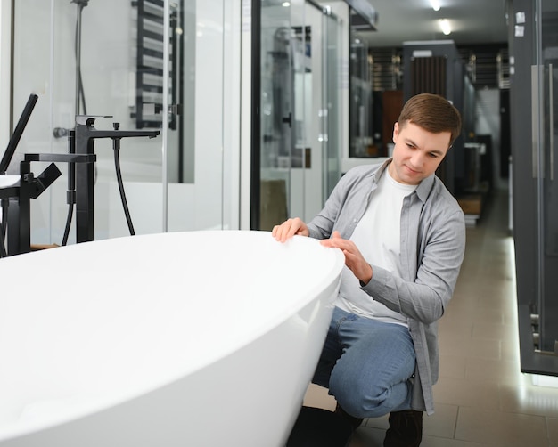 Ile kosztuje wymiana wanny i od czego to zależy?