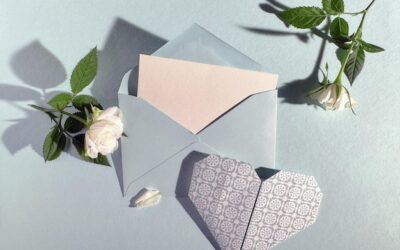 Jak ozdobić kopertę na ślub, by podkreślić wyjątkowość okazji?