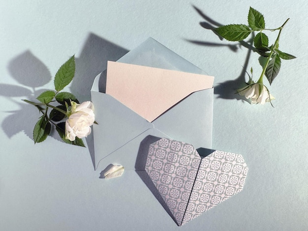 Jak ozdobić kopertę na ślub, by podkreślić wyjątkowość okazji?