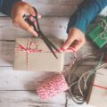 Jak zapakować prezent krok po kroku, by zachwycić obdarowywaną osobę?