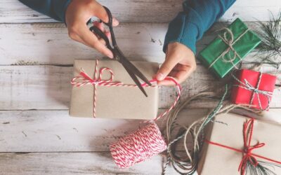 Jak zapakować prezent krok po kroku, by zachwycić obdarowywaną osobę?