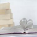 Jaka książka na ślub będzie wyjątkowym prezentem?