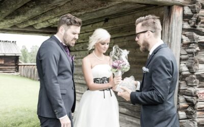 Co wpisać do księgi weselnej aby sprawić radość nowożeńcom?