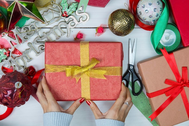 Jak udekorować prezent, by wywołać uśmiech?