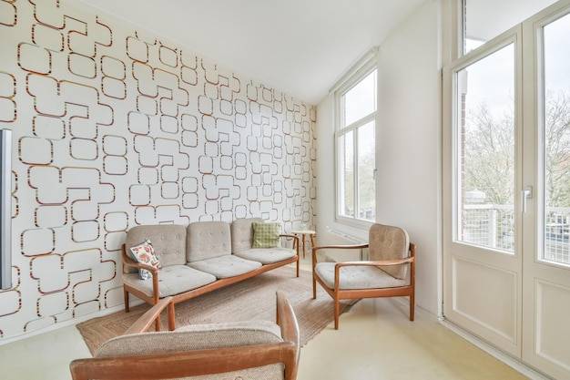 Jak wykończyć ściany w salonie żeby podkreślić styl wnętrza?