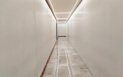 Korytarz co na ścianę wybrać do nowoczesnego wnętrza?