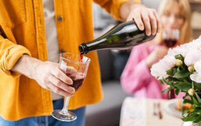 Wino zamiast kwiatów na wesele jak zapakować elegancki upominek?