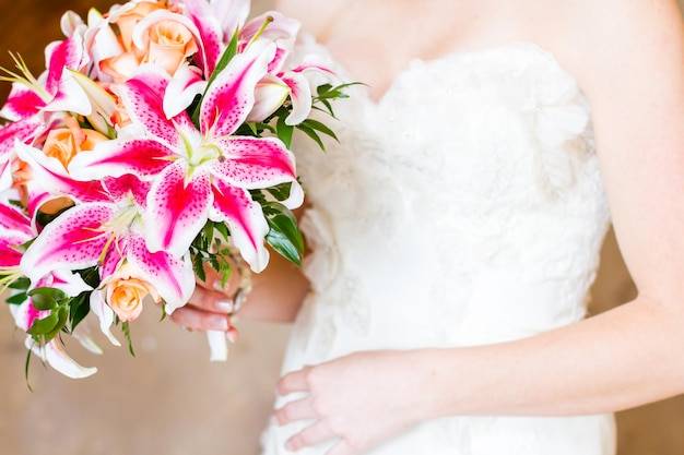 Jakie kwiaty wręczyć pannie młodej podczas ślubu?