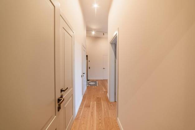 Jakie ściany w korytarzu sprawdzą się najlepiej?