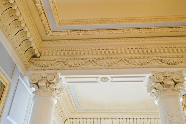 Sztukateria co to i jak wpływa na wygląd wnętrz?