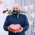 Co kupić na imieniny facetowi po 50 aby prezent był trafiony?